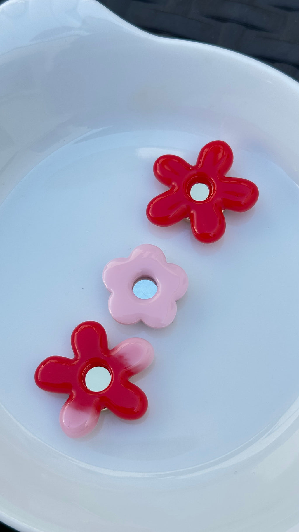 Titi bouton grande fleur rouge et rose