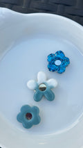 Titi bouton petite fleur bleu céladon