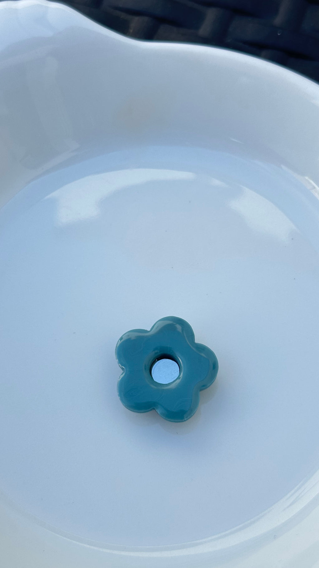 Titi bouton petite fleur bleu céladon
