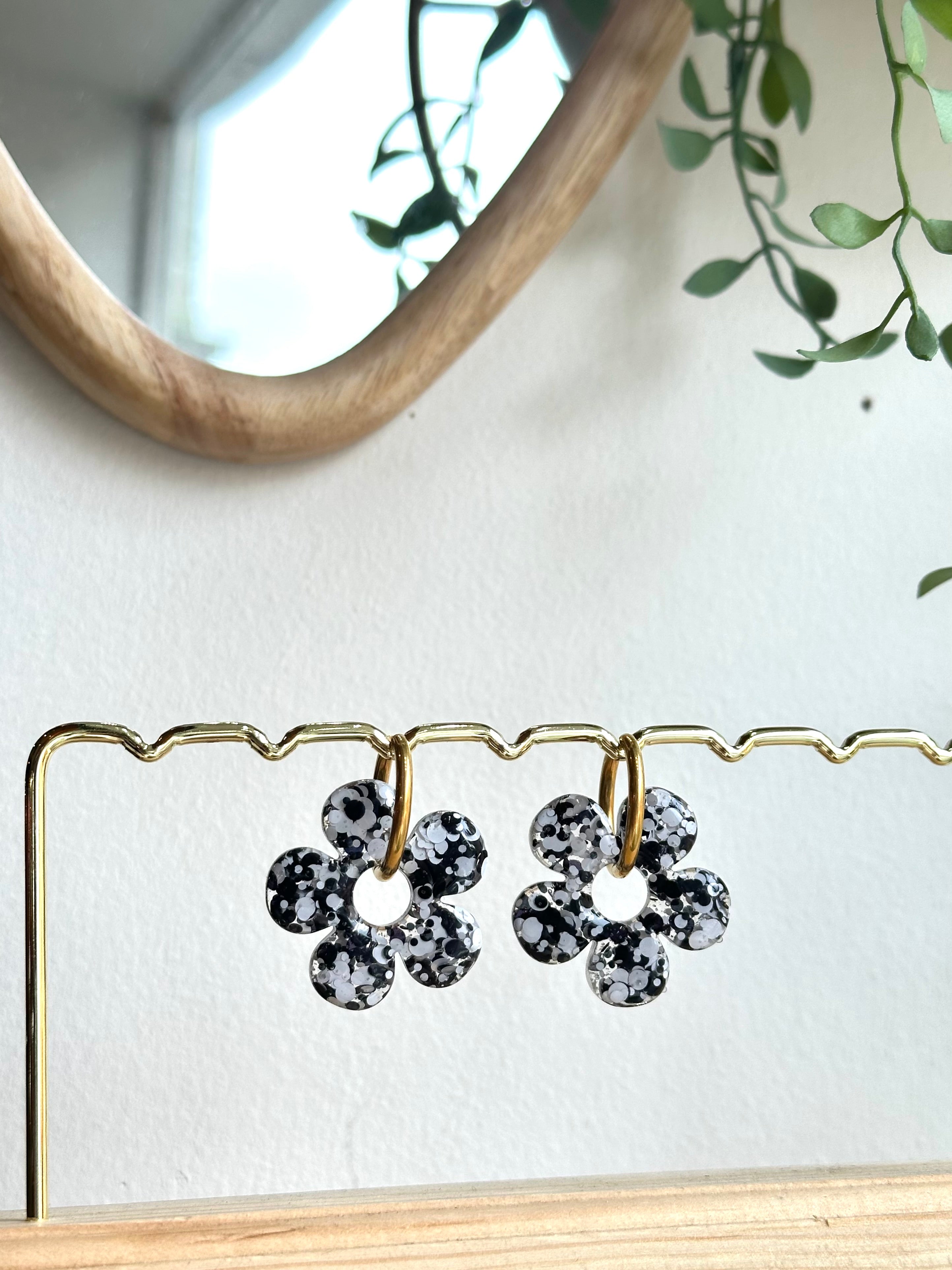 Thibolettes black & white