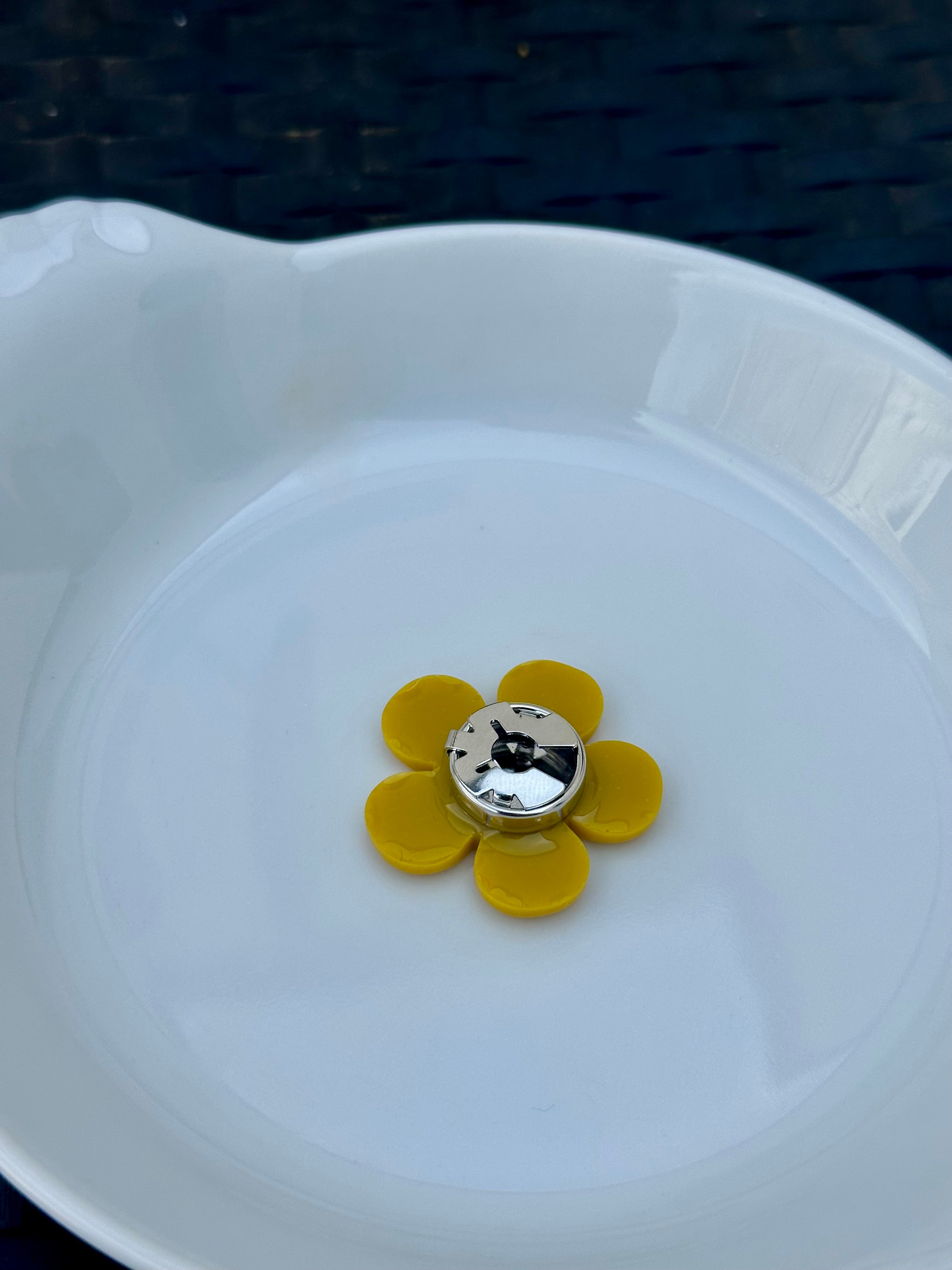 Titi bouton Jaune