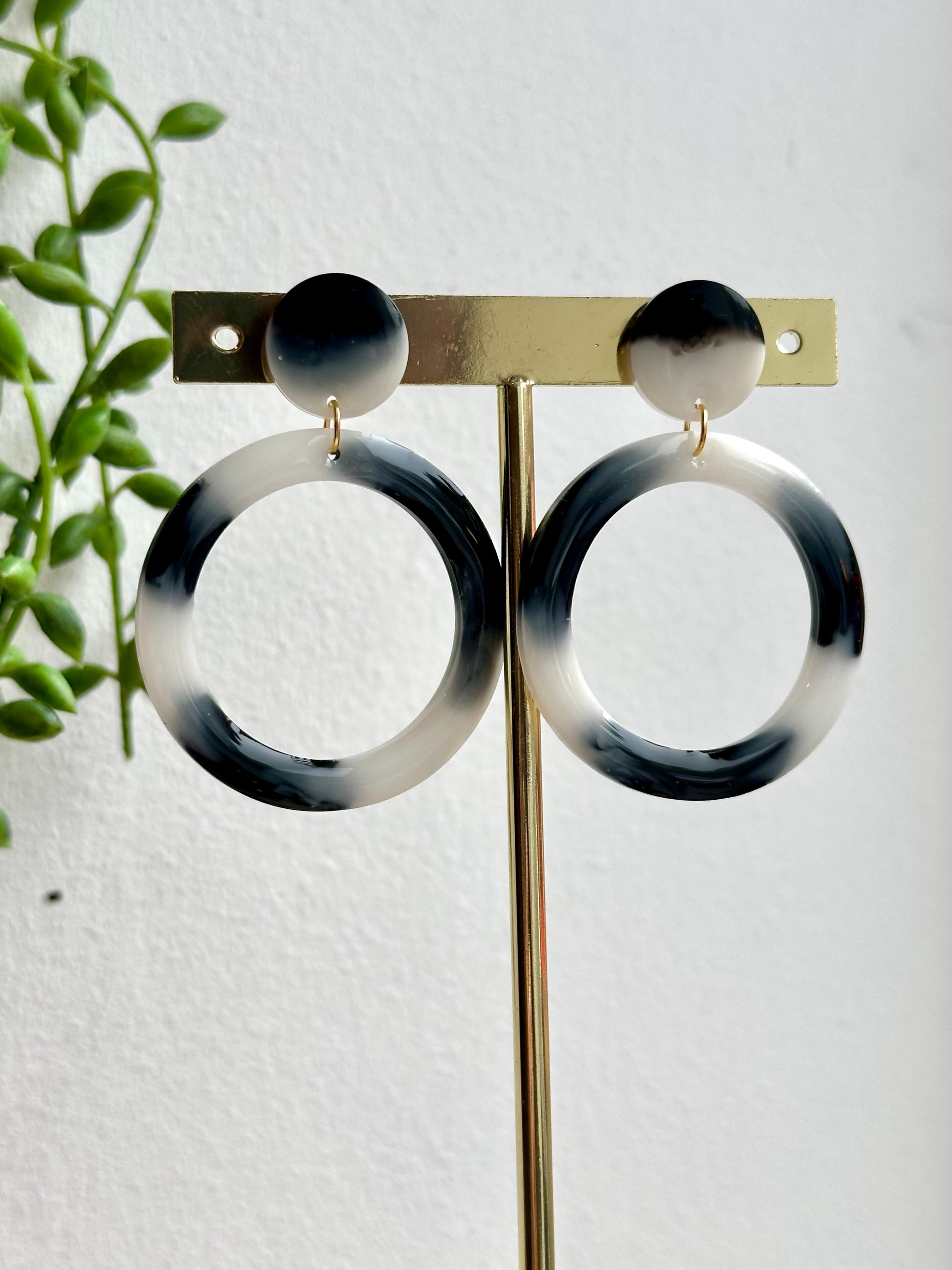 Les Flavie Black & White