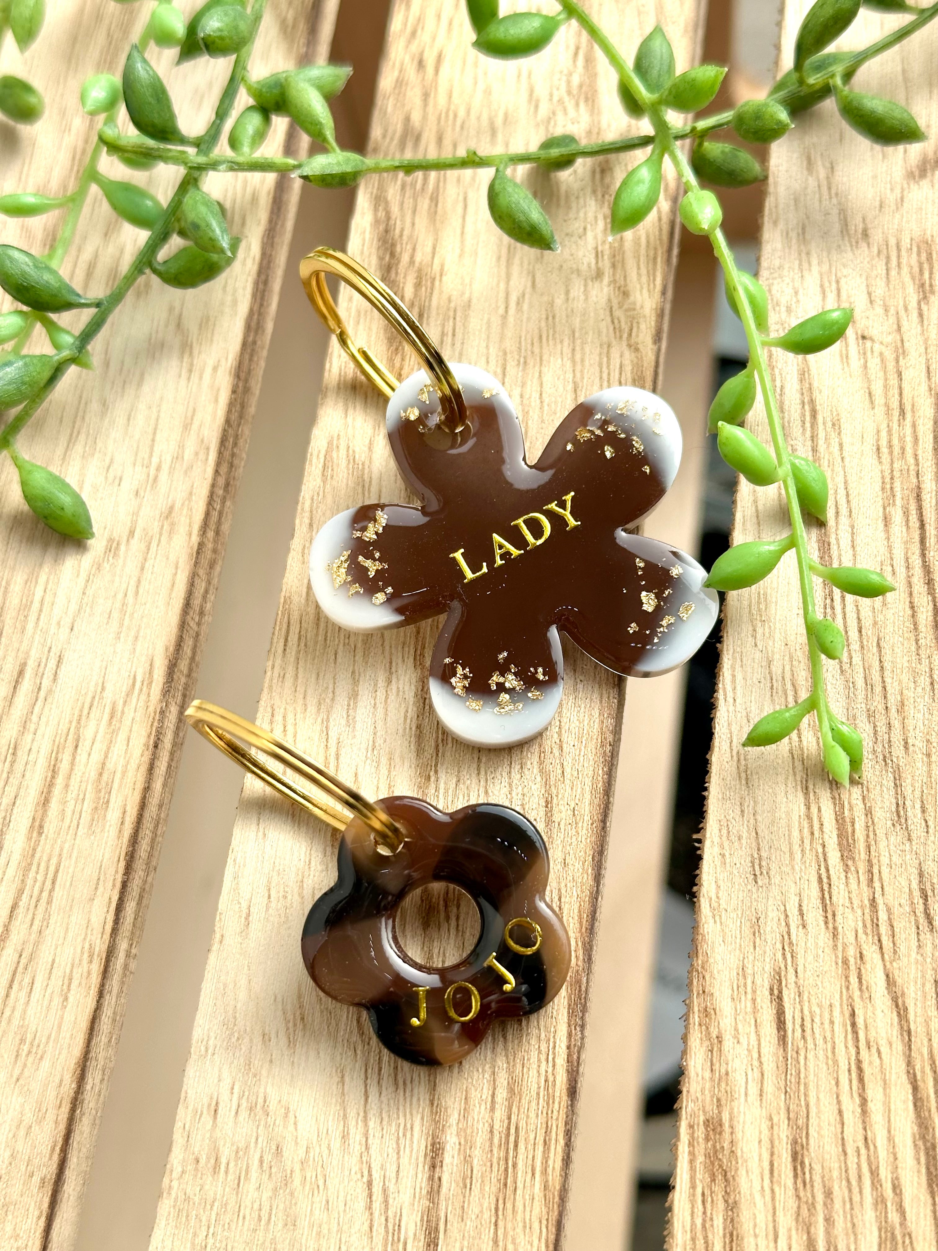 Médaille petite fleur jaguar