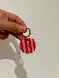 Médaille tartelette marinière rouge et rose