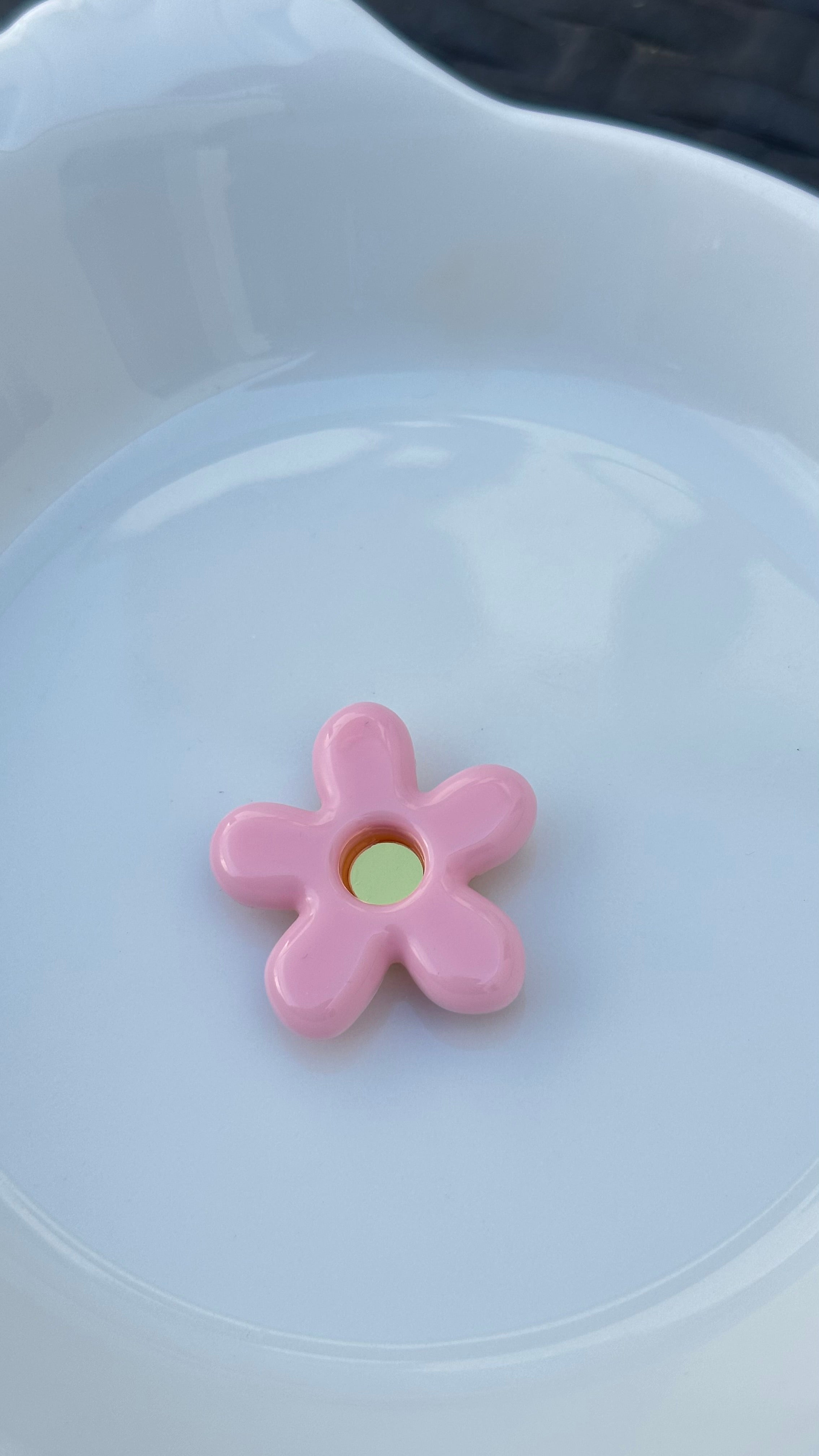Titi bouton grande fleur rose baby