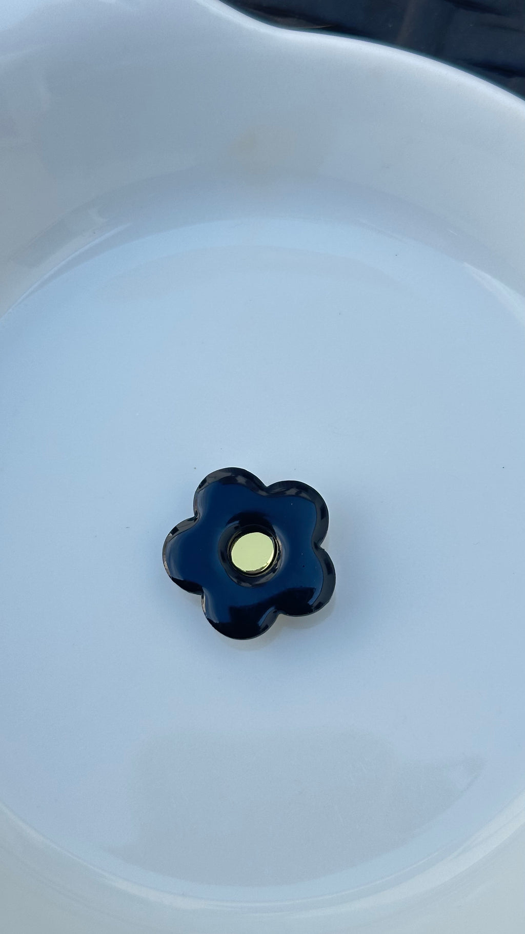 Titi bouton petite fleur noir