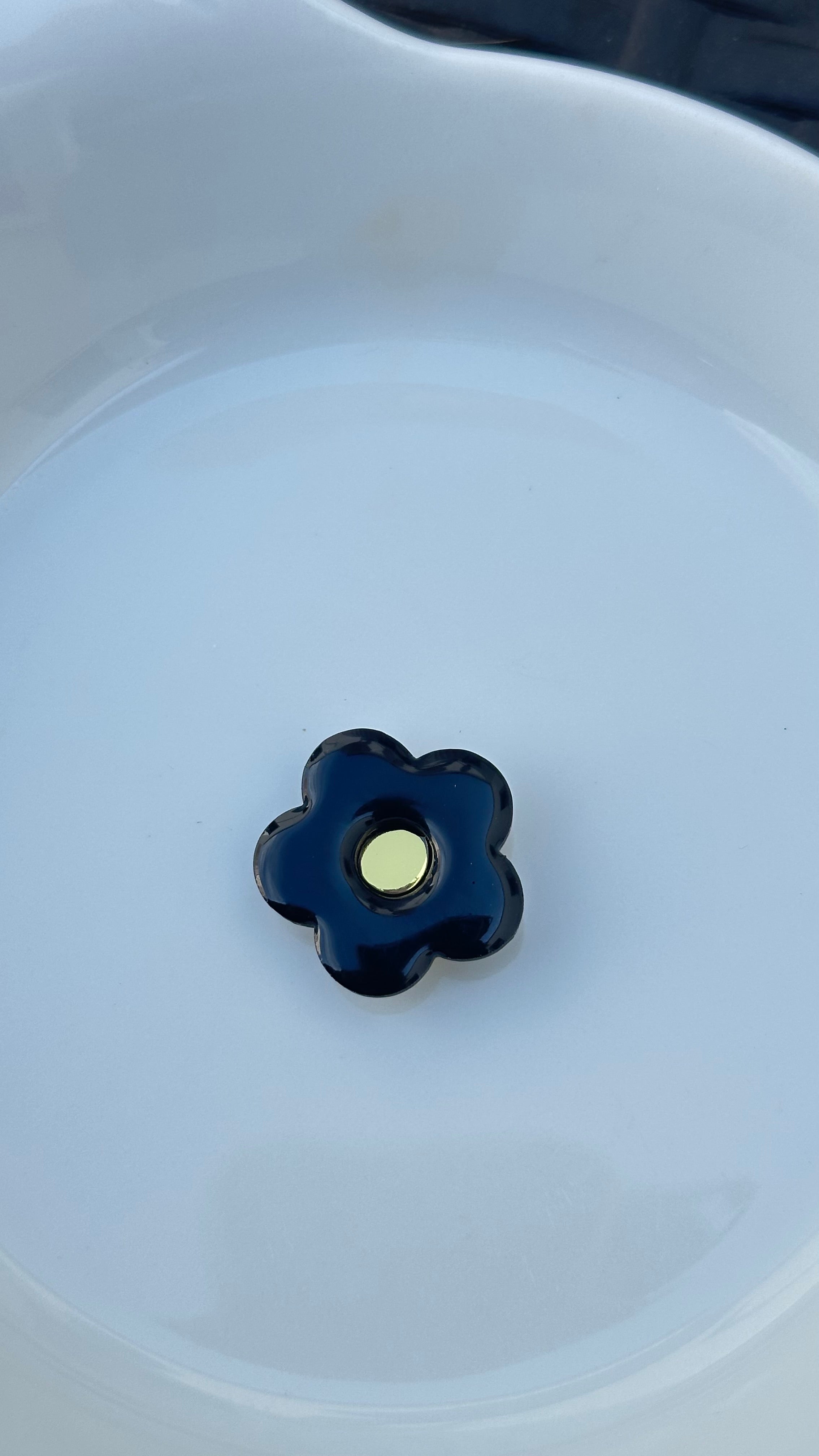 Titi bouton petite fleur noir
