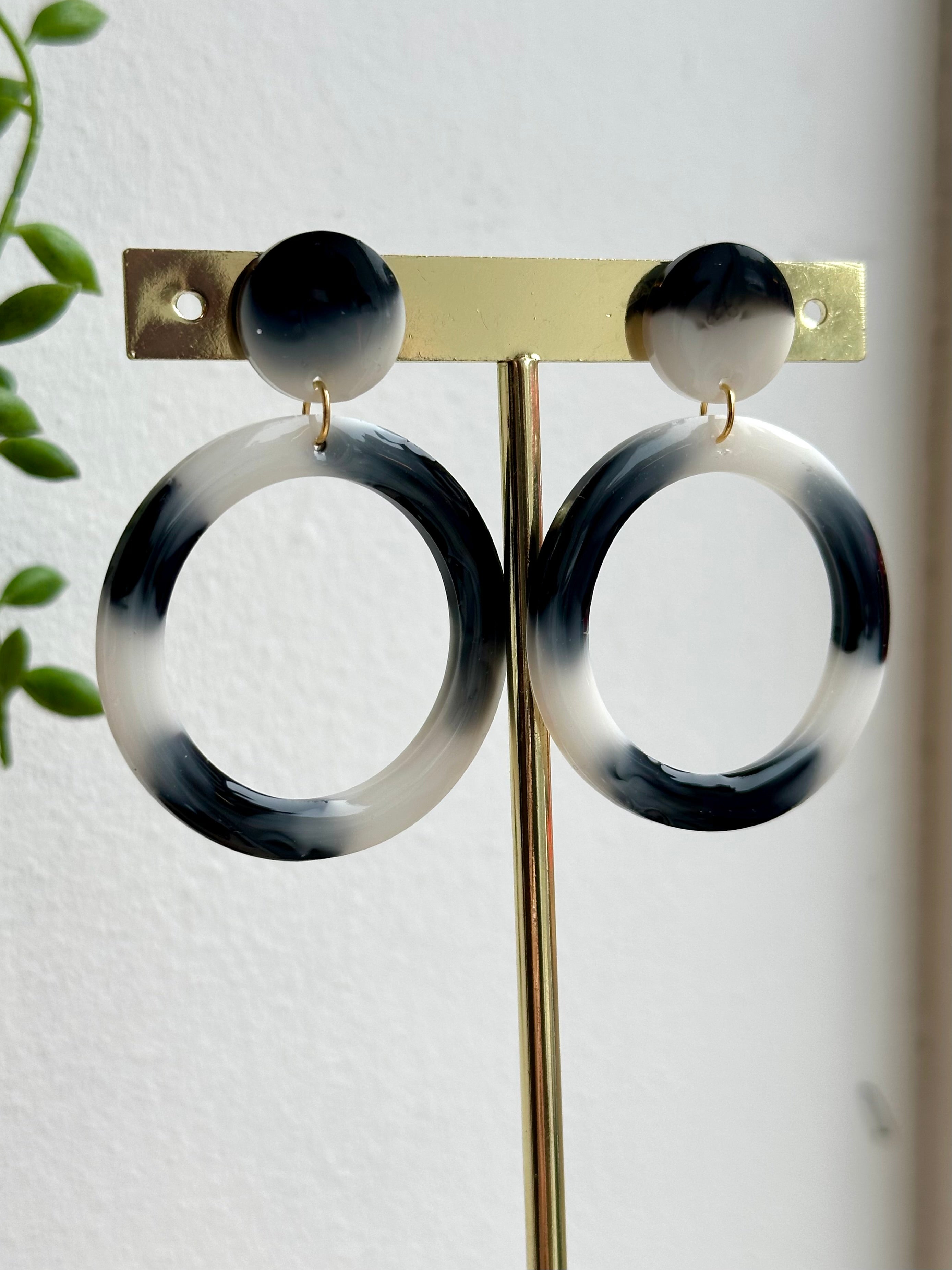 Les Flavie Black & White